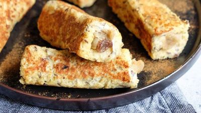 Recipe: <a href="http://kitchen.nine.com.au/2017/07/26/15/44/apple-pie-french-toast-rolls" target="_top">Apple pie French toast rolls</a>