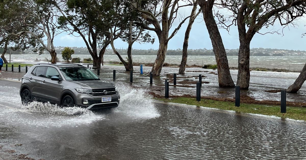 Storm pummels Western Australia with warning of weather to intensify