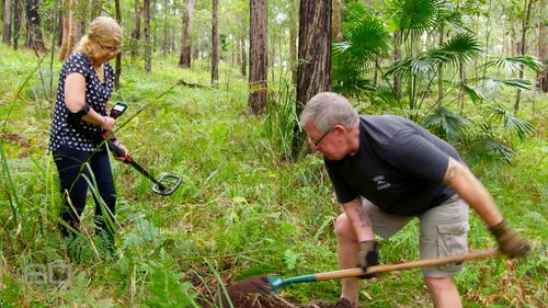 Faye and Mark Leveson search for Matthew's body in Royal National Park, NSW (AAP)