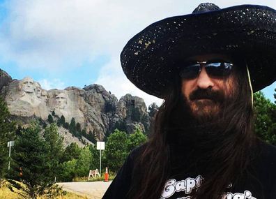Wayne Swinny, the co-founder of hard rock band Saliva, has died during the band's US tour after suffering a brain haemorrhage.