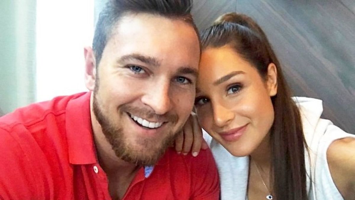 Influencer Kayla Itsines opens up about split from ex-fiancé Tobi Pearce  for the first time - 9Honey