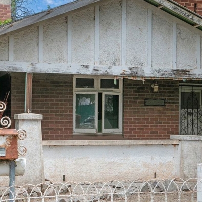 Curious rundown house in exclusive Aussie suburb prepped to change hands