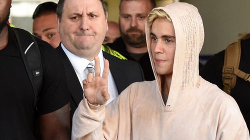 Justin Bieber at Melbourne airport. (AAP)