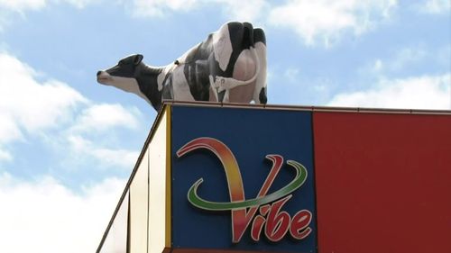 Police are probing how a heavy cow statue ended up on a servo roof in Perth.The animal ﻿was stolen from primary school students and somehow ended up in the unusual spot in the city's south east,