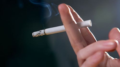 Raising legal smoking age to 21 'would cut cigarette consumption'