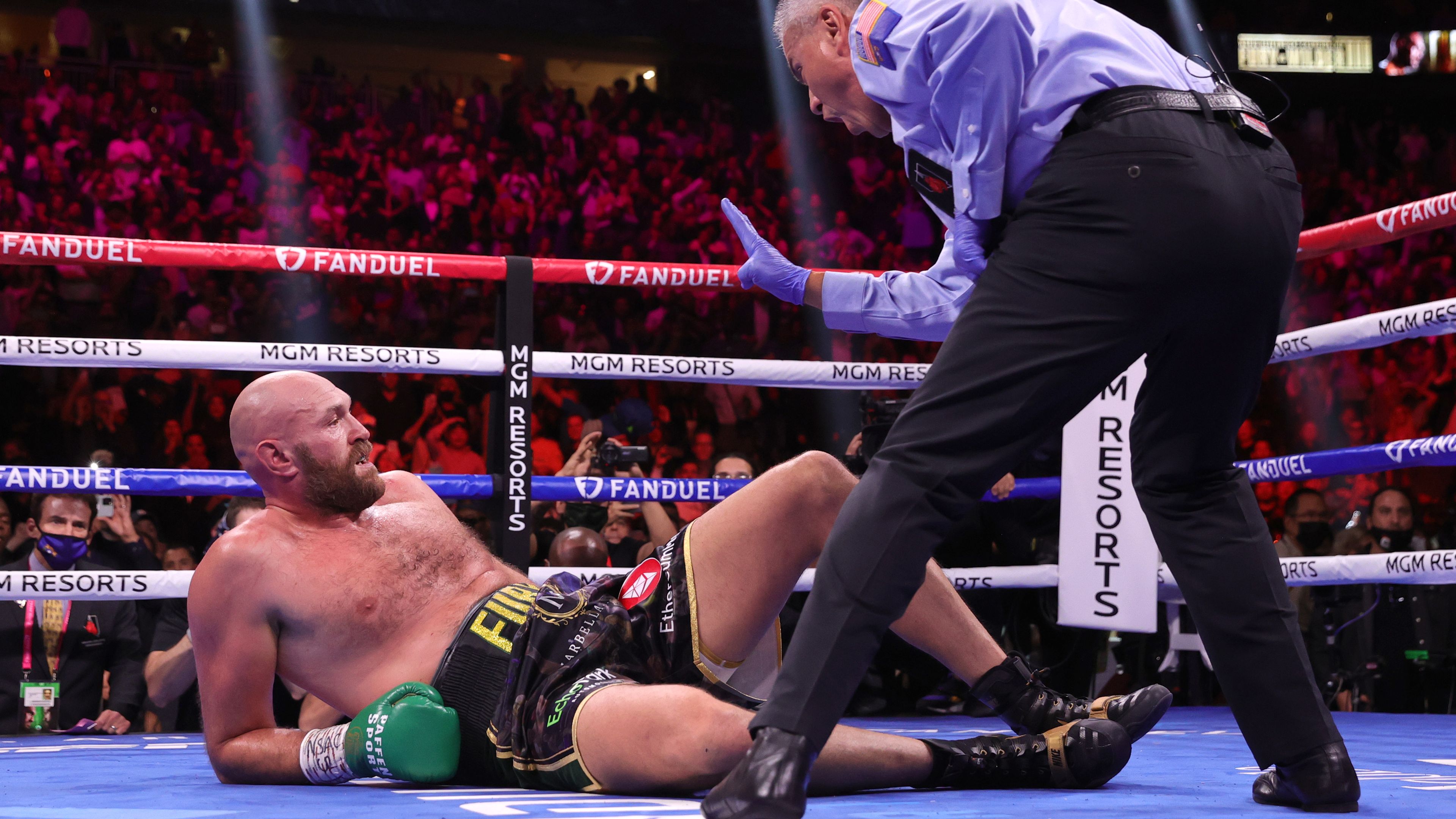Fight legends blast referee for 'slow count' that robbed Deontay Wilder of victory