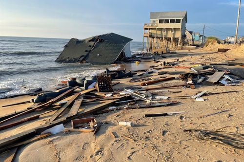 A﻿n empty house has collapsed and fallen into the ocean in the United States. 