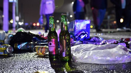 Beer bottles and garbage on a street in central Philadelphia. (AAP)
