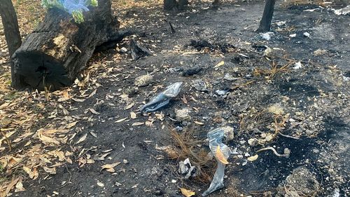O local onde Hannah McGuire foi encontrada no carro queimado perto da State Forest Road em Scarsdale, uma área perto de Ballarat cercada por mata nativa