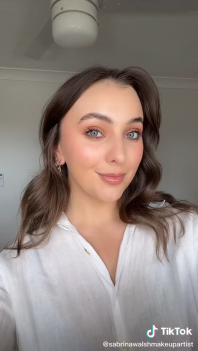 Aussie make-up artist Sabrina Walsh reveals trending new lip liner hack for smoky eye look.