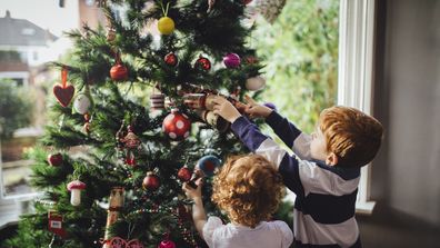 Budget ideas for decorating a Christmas tree.