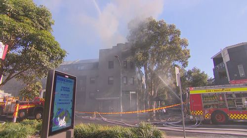 One man unaccounted for after inner Sydney building fire - 9News