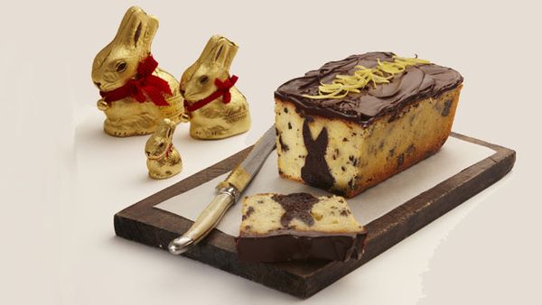 Lemon cake with fudgy Lindt Bunny centre