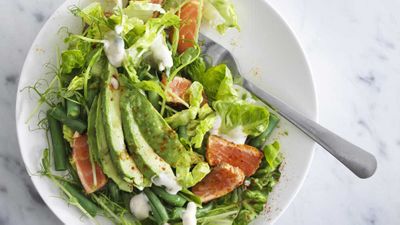 <a href="http://kitchen.nine.com.au/2018/01/16/15/41/salad-with-spicy-salmon-and-avocado" target="_top">Smoked salmon salad</a> recipe