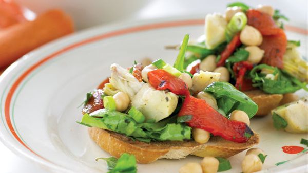 Chickpea artichoke and spinach salad