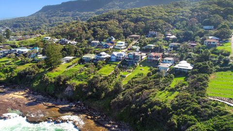 Deborah Hutton buys south coast cottage renovation $5.6 million