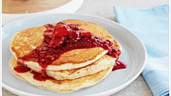 Pancakes with vanilla-berry sauce