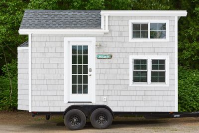 <p><strong>The Beach House tiny home</strong></p>
<p><strong></strong></p>