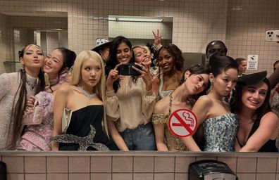 Met Gala selfie 2026 bhavitha mandava blackpink margot robbie gracie abrams rachel sennott Ayo Edebiri Audrey Nuna EJAE