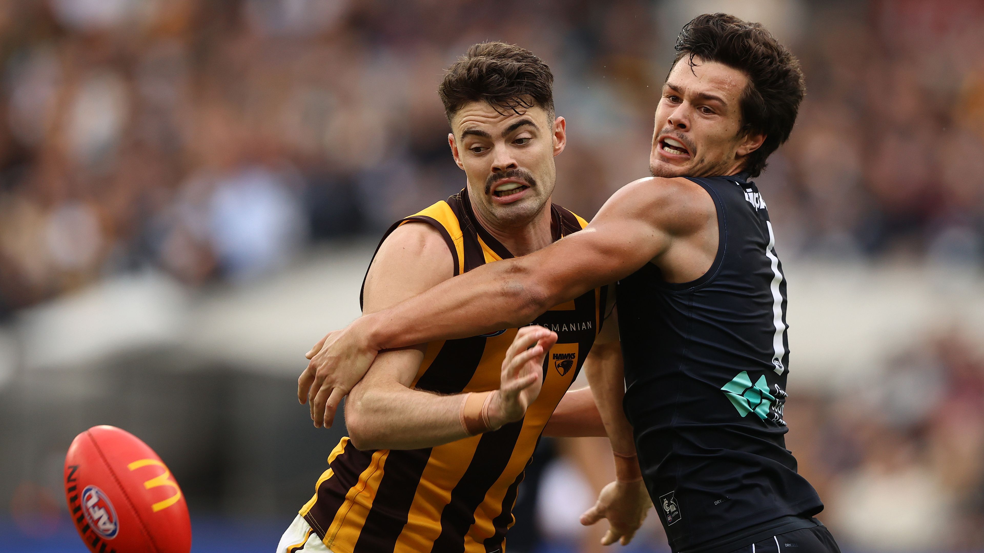 Carlton records epic one-point victory over Hawthorn to remain unbeaten