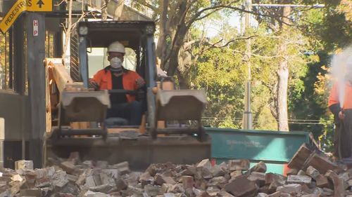 Clean-up crews have been able to access﻿ the Randall Street site in Surry Hills five days after the blaze, as they prepare the old heritage building for demolition.