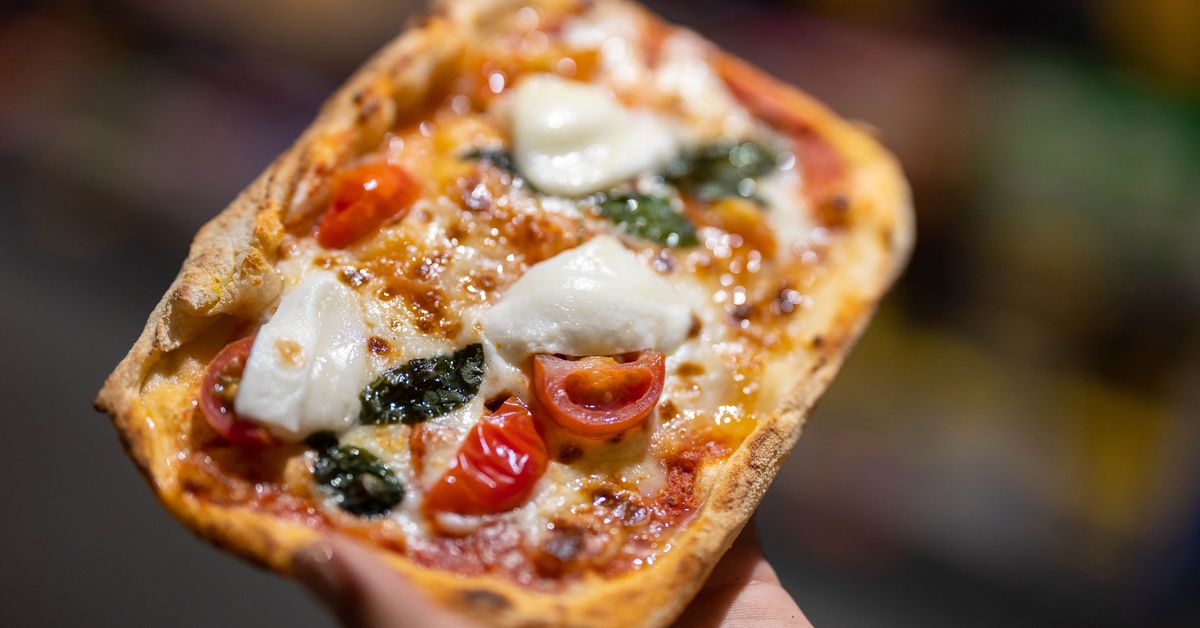 Rome Gets Its First Pizza Vending Machine. Will Romans Bite? - The New York  Times