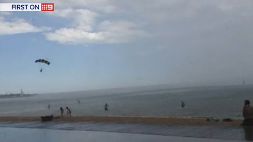 Witnesses on St Kilda Beach filmed the dangerous landing. (9NEWS)