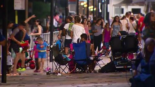 Crowds at the beach at Brighton-Le-Sands overnight. (9NEWS)