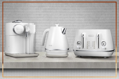 9PR: De'Longhi Distinta Moments & Lattissima Breakfast Collection Set with Nespresso Lattissima Coffee Machine, 4-Slice Toaster and Electric Kettle, White