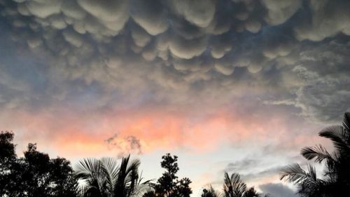 Residents in Mudgeeraba on the Gold Coast yesterday were stunned by amazing cloud formations. (9NEWS)