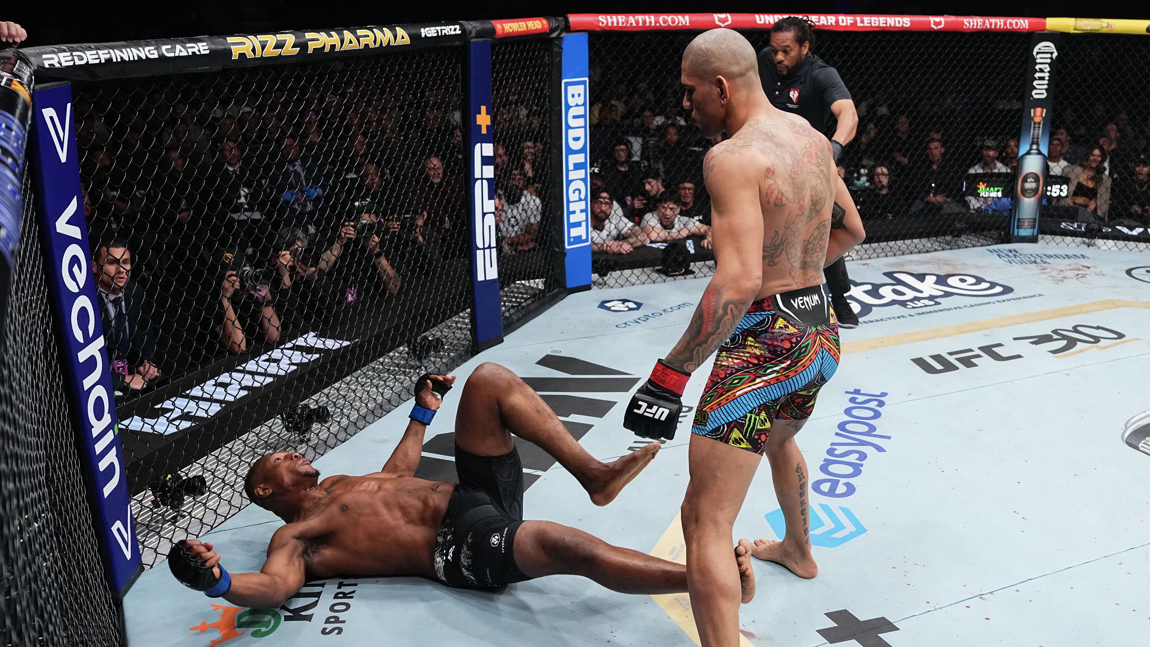 'Made it look easy': UFC 300 ends in brutal fashion as Alex Pereira floors title challenger