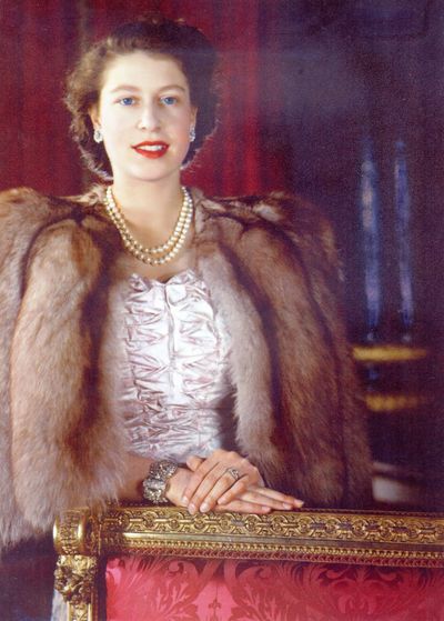 Queen Elizabeth II: Diamond wedding bracelet