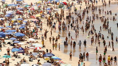Huge crowds at Bondi Beach yesterday. (AAP)