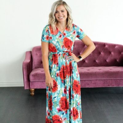 A wrap dress is perfect for mums - even of the nursing variety, says Instagram's&nbsp;<a href="https://www.instagram.com/pocketfullofposeyandpence/" draggable="false">@pocketfullofposeyandpence.</a>