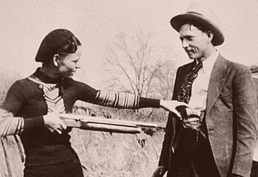 When did Bonnie Parker's two-year crime spree with the Barrow Gang begin?