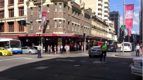 Police on traffic duty at intersection of George St and Liverpool St.(9NEWS)