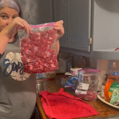 TikToker's clever trick to 'vacuum seal' freezer bags.