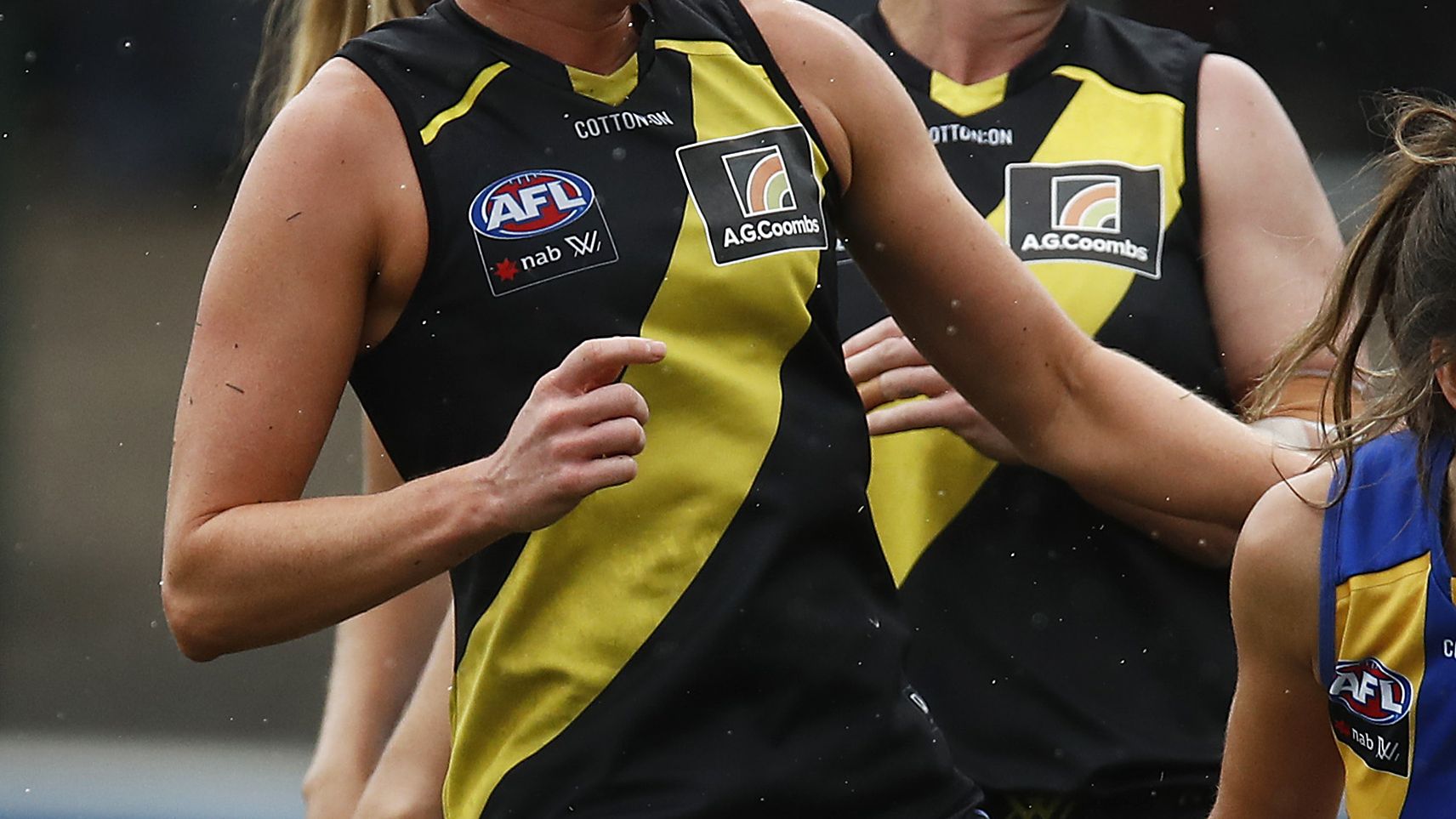 AFLW player tests positive to COVID-19