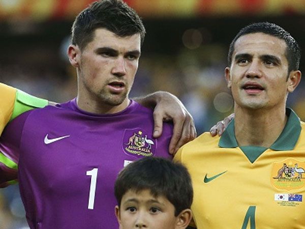 Mat Ryan (L) is in doubt for the Socceroos. (Getty)