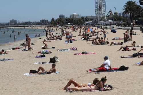 Beaches were packed on Sunday with everyone looking for a relaxing place to cool down. (9NEWS)