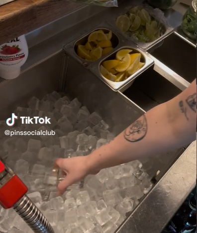Bartender shares best techniques for serving drinks to customers