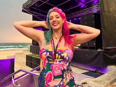 Дженна Хадсон известна как @jennawiththepink в TikTok, где у нее более 1,4 миллиона подписчиков.
