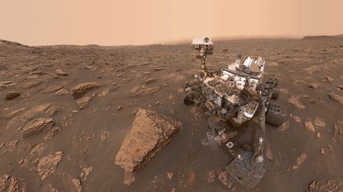 Mars Curiosity rover: Accidentally exposed yellowish-green crystals ...