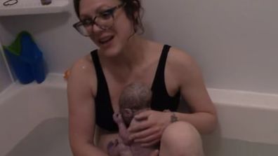 Mum livestreams her unassisted home birth