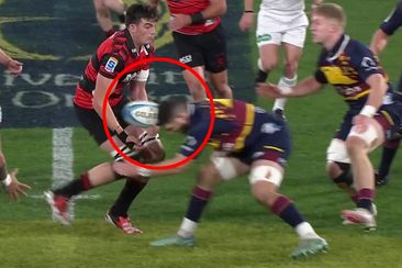 A Highlanders play headbutts the ball, setting up Tanielu Tele&#x27;a to score the first try against the Crusaders.