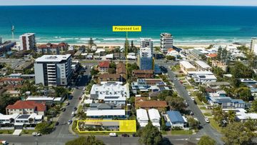 A block of land seconds from the beach on the Gold Coast has set a new price record.﻿The plot in Palm Beach went for $750,000, making it Queensland&#x27;s most expensive vacant land.