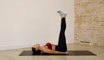 Kelsey wells advanced abs workout for 9honey coach