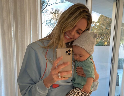 Jennifer Hawkins with her daughter Frankie selfie