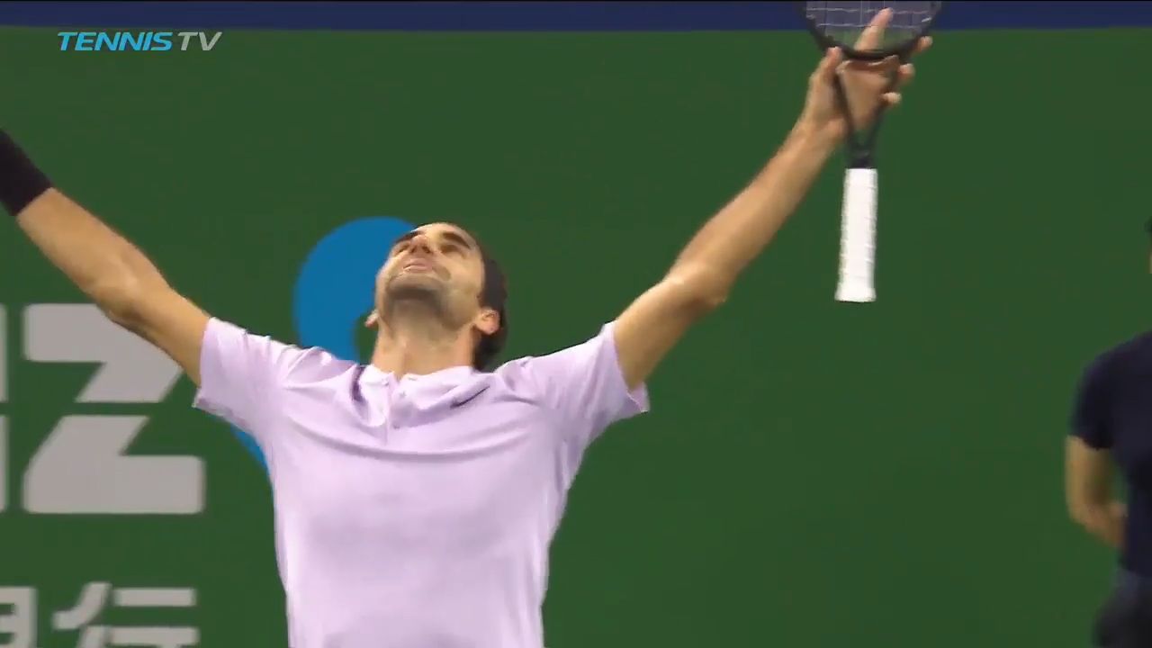 Federer beats Nadal in blockbuster final