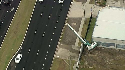 The crane collapse on the Great Western Highway (9NEWS).